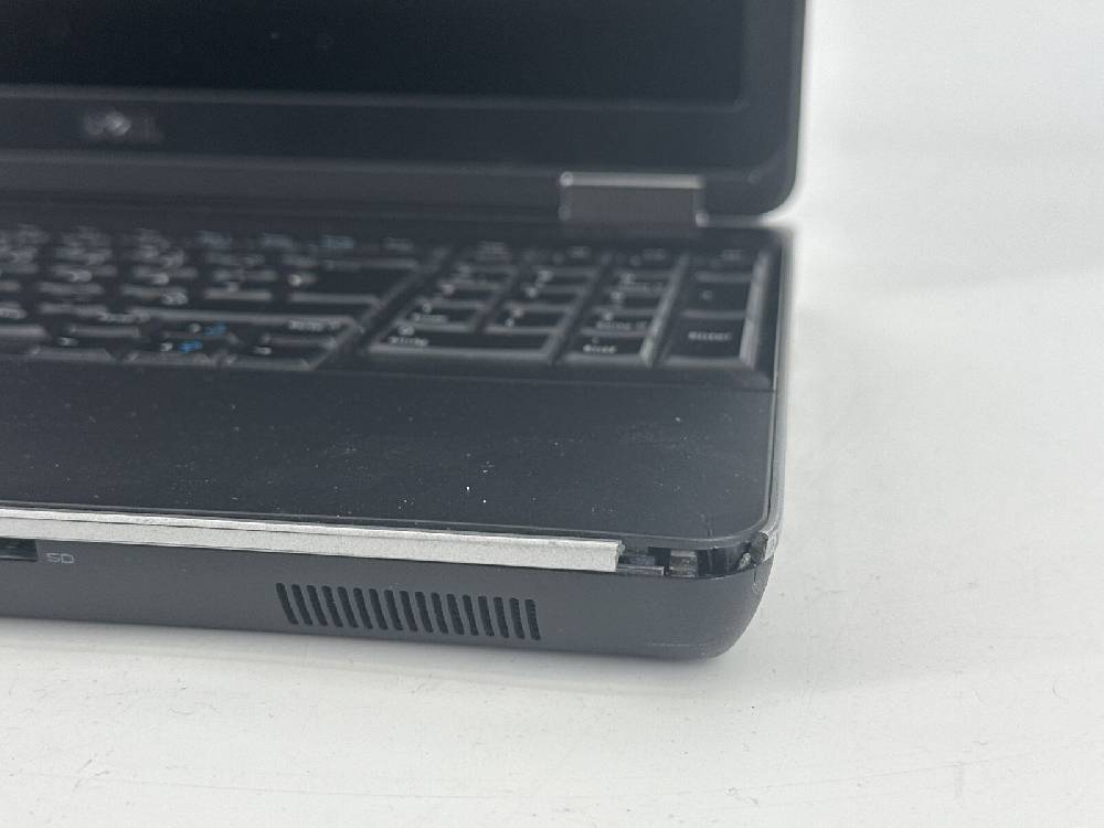 Recover IT GmbH Dell Latitude E6540 Win 11 Pro 15,6" HD8790M i7-4810MQ @2,80 GHz 16GB 512GB SSD Im Verkauf
