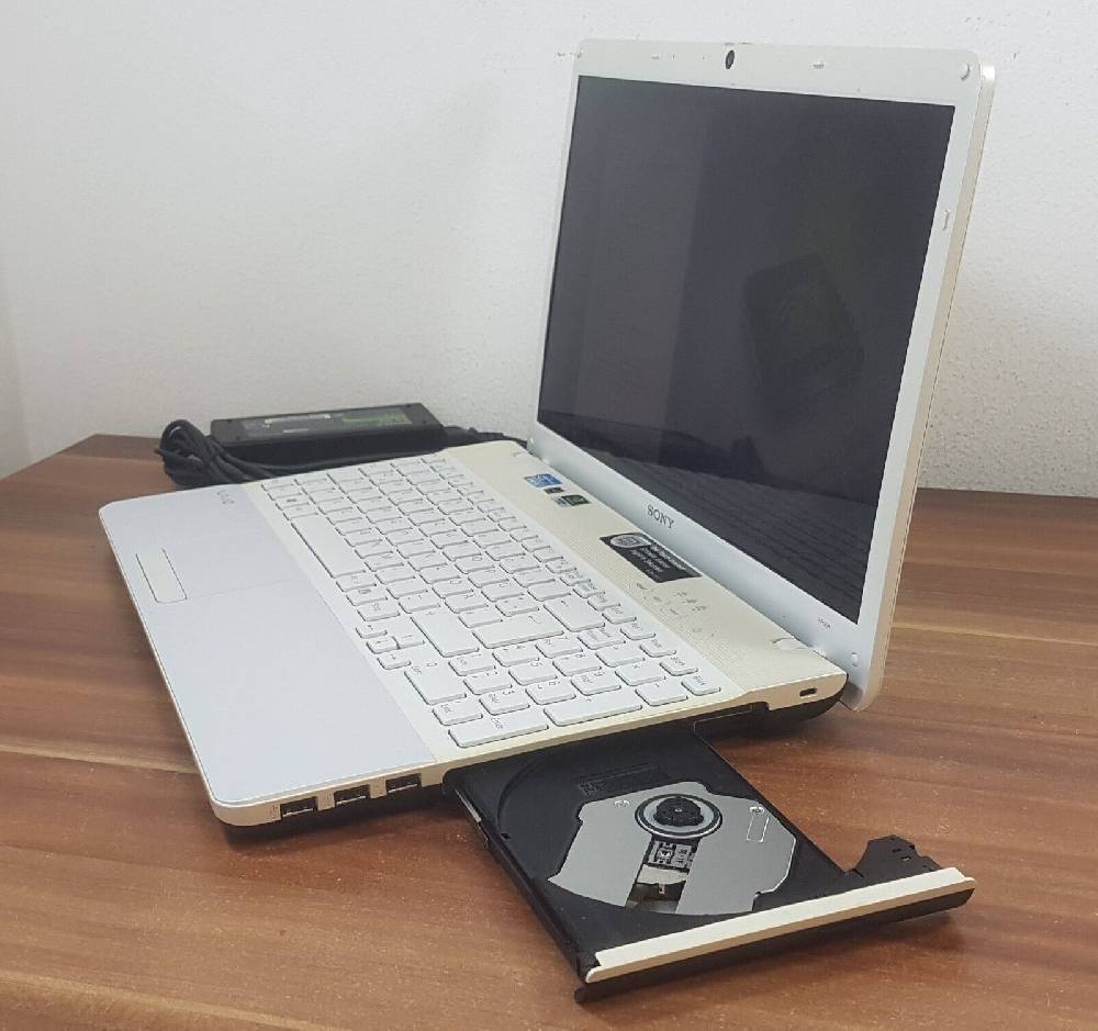 Bitte-Kaufe-Mich 15,6" Gaming Sony Intel i3 2,3GHz 6GB/500GB nVidia GeForce 410M HDMI Webcam uvm Meist gekauft