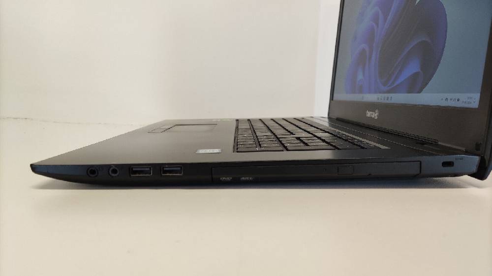 cs-trading24UG Terra Mobile 1715v 17,3" FHD Core i5 8250U 16GB RAM 1TB SSD NVidia MX250 Win11P Günstiger Verkauf