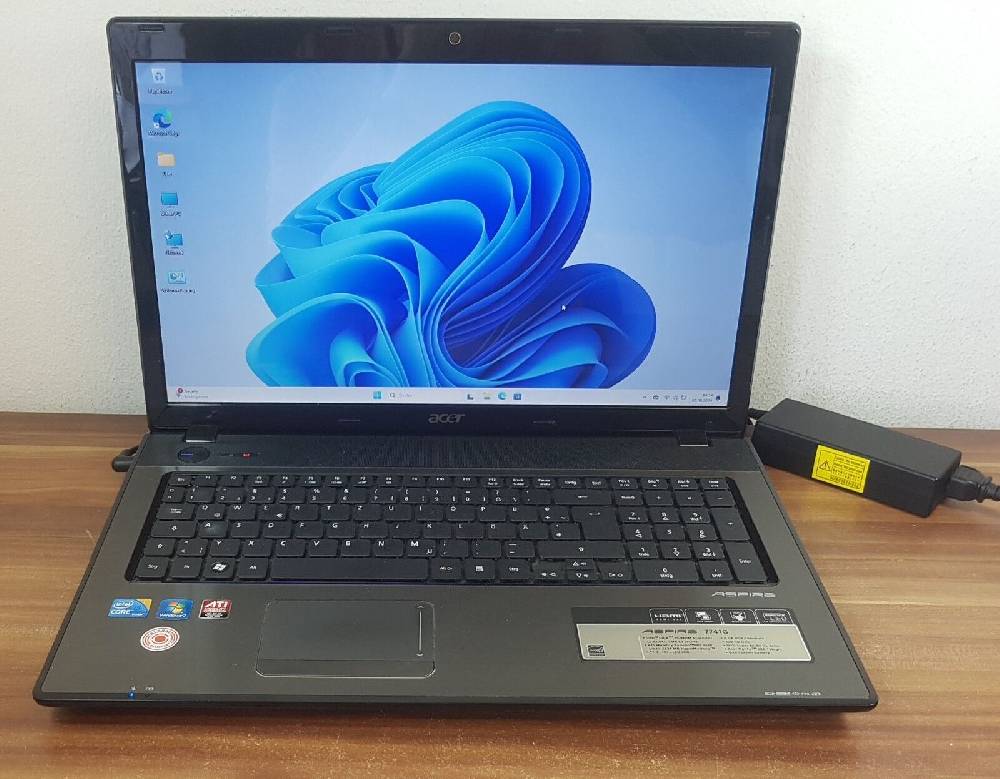 Bitte-Kaufe-Mich 17" Gaming Acer Aspire 7741G 2x2,53GHz 8GB/256GB SSD HDMI Radeon HD 5470 Win11