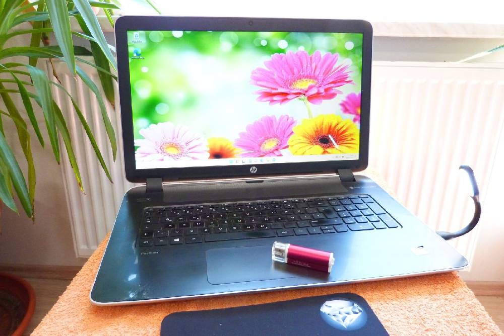EliteTechnik Erfahrung seit 2006 HP Pavilion 17 F Windows 11 l 17 Zoll l 12GB RAM l AMD A10 Gaming GPU I 1TB SSD