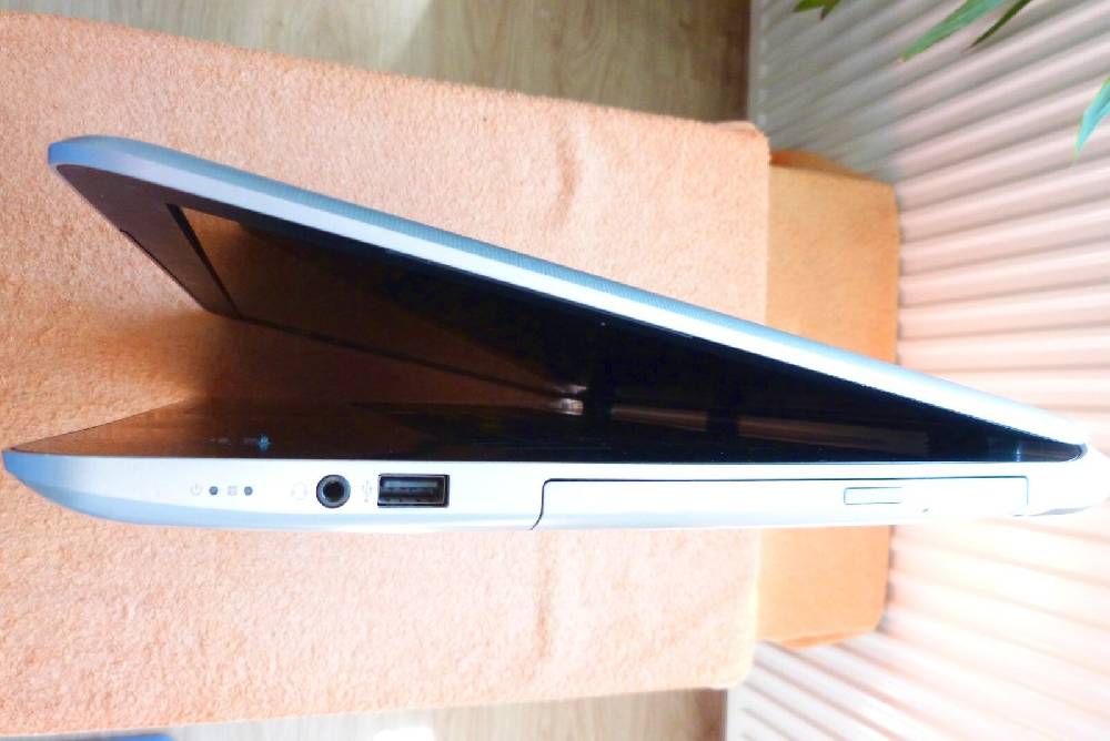 EliteTechnik Erfahrung seit 2006 HP Pavilion 17 F Windows 11 l 17 Zoll l 12GB RAM l AMD A10 Gaming GPU I 1TB SSD Zeitbegrenzte Promotion