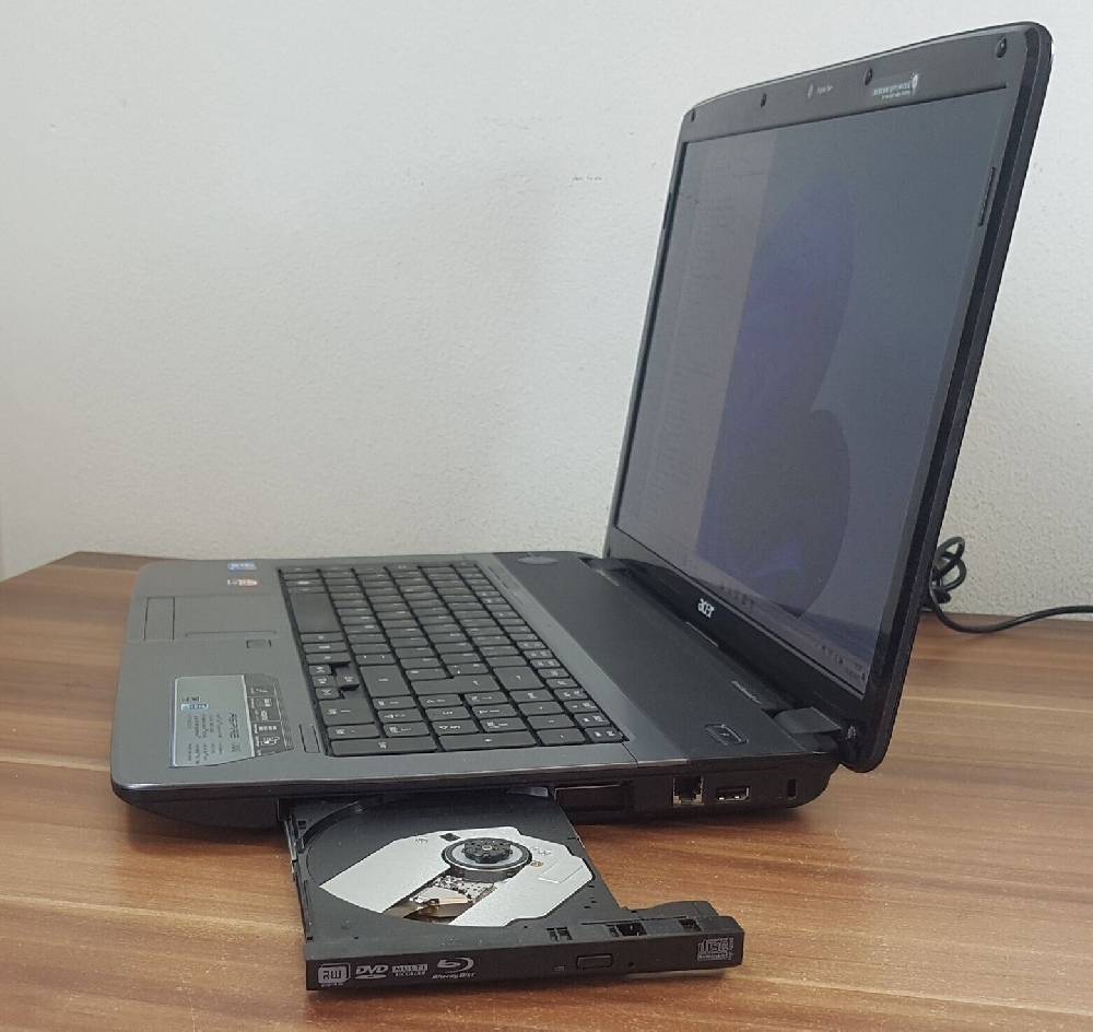 Bitte-Kaufe-Mich 17,3" Gaming Acer Aspire 7740G 2x2,26GHz 4GB/256GB SSD Radeon HD 5650 Blu-Ray Black Friday Preise