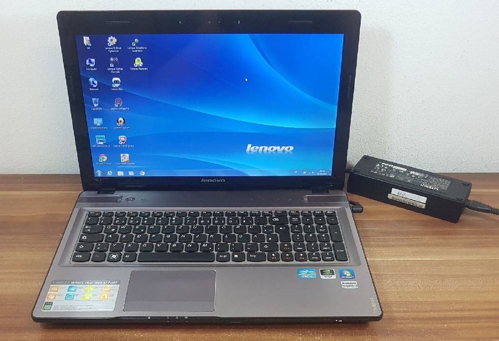 Bitte-Kaufe-Mich Gaming NVIDIA Geforce GT 555M Lenovo Ideapad Y570 i5 3,1GHz 8GB 1000GB Webcam