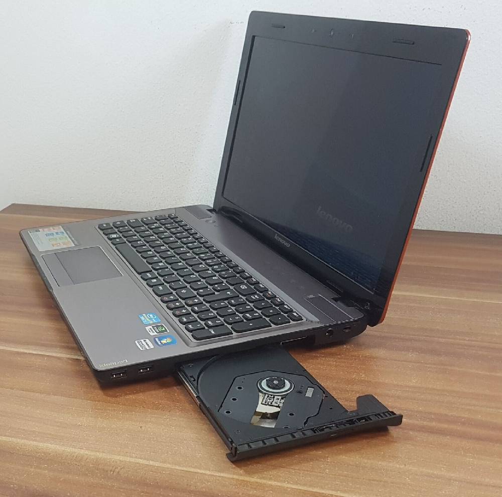 Bitte-Kaufe-Mich Gaming NVIDIA Geforce GT 555M Lenovo Ideapad Y570 i5 3,1GHz 8GB 1000GB Webcam Preisnachlass