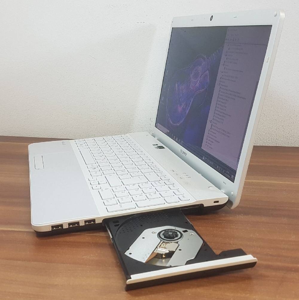 Bitte-Kaufe-Mich Gaming Sony Intel 2,2GHz 4GB/120GB SSD nVidia GeForce 410M HDMI Webcam Bluetooth Sonderangebot